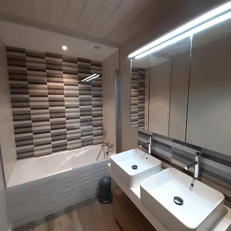 Apartment Renove 3 Skis Aux Pieds A Avec Wifi - Fr-1-514-61 Courchevel